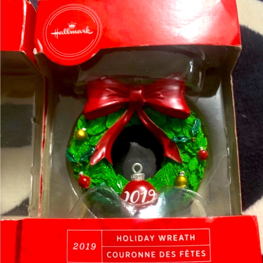 Hallmark 2019 wreath ornaments , Christmas ornament